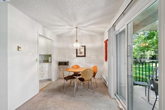 39490 Albany Cmn, Fremont CA: https://media.crmls.org/mediaz/a4a1303b-859e-470b-886d-337044f12617.jpg