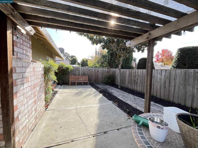 120 Bonita Ct, Rodeo CA: https://media.crmls.org/mediaz/a4a1413c-9969-454d-aceb-8a82509082b9.jpg