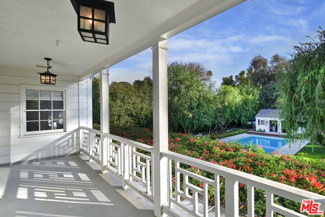 4444 Libbit Avenue, Encino CA: https://media.crmls.org/mediaz/a4a1b5bc-a3d2-45f7-ab34-c76843a9adc3.jpg