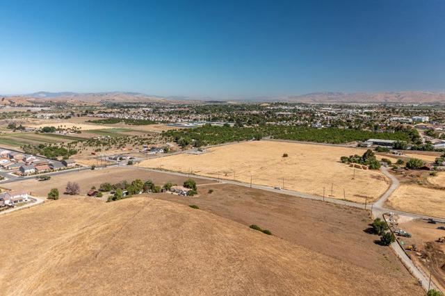 120 Enterprise Road, Hollister CA: https://media.crmls.org/mediaz/a4a24afa-9d37-4f32-b377-1fee08b7dec3.jpg