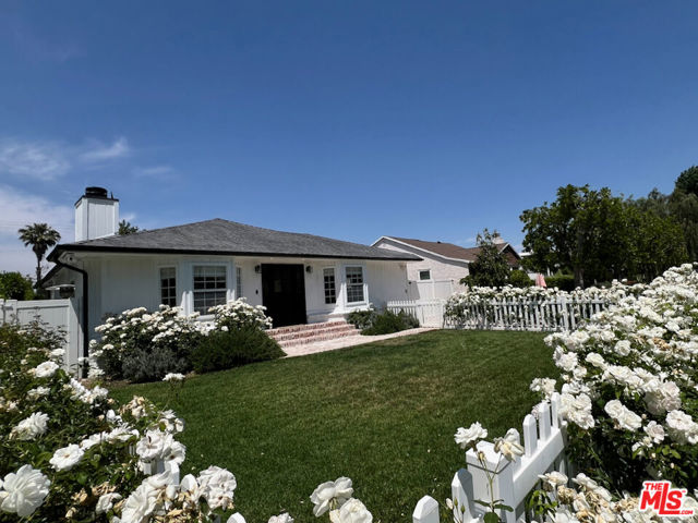 18033 Rosita Street, Encino CA: https://media.crmls.org/mediaz/a4a29df7-54d3-406c-a685-213abfd4ae29.jpg