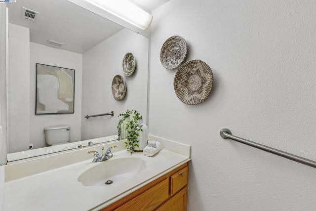 3463 Ellery Cmn, Fremont CA: https://media.crmls.org/mediaz/a4a2c067-d86a-4c0a-99c7-a645d8a8383e.jpg