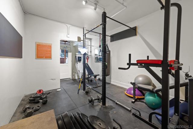 Image 18 of 27 For 950 9th Ave  