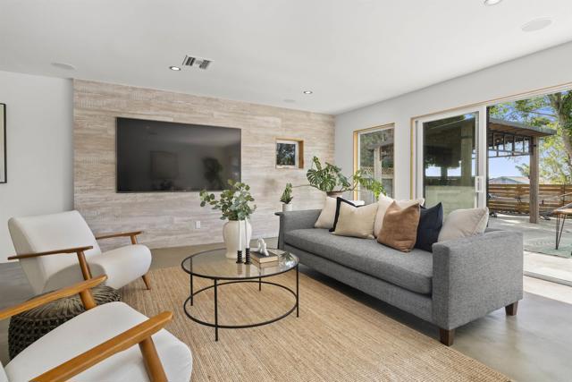 Detail Gallery Image 10 of 64 For 3235 Donna Dr, Carlsbad,  CA 92008 - 4 Beds | 2 Baths