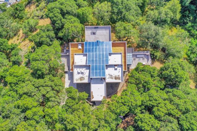319 Tappan Ter, Orinda CA: https://media.crmls.org/mediaz/a4a3564e-44ce-47ac-afde-36703d3e66f3.jpg