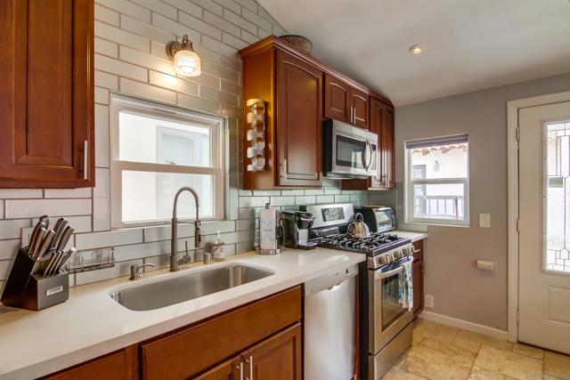 2715 Strand Way, San Diego CA: https://media.crmls.org/mediaz/a4a3abf5-1574-4dd3-bc50-17b2b14fa962.jpg