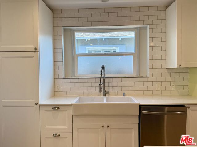 6938 Balboa Boulevard, Van Nuys CA: https://media.crmls.org/mediaz/a4a3b0e9-b9e8-4c4e-88cf-8614bcf0bfd8.jpg