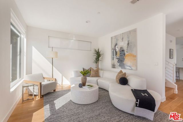 11724 Culver Boulevard, Los Angeles CA: https://media.crmls.org/mediaz/a4a43d4d-17ab-4391-8feb-6d3ebd9115ec.jpg