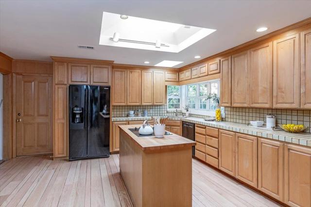 744 Los Altos Avenue, Los Altos CA: https://media.crmls.org/mediaz/a4a47fe1-156f-4c53-81fe-9d7e875ea2d9.jpg