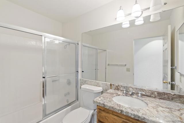2332 Back Nine St, Oceanside CA: https://media.crmls.org/mediaz/a4a50342-2c12-4535-962a-069f41d3723f.jpg