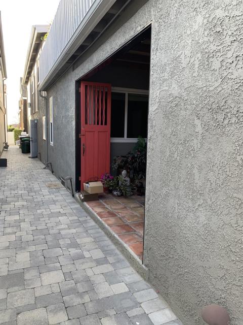429 Begonia Avenue, Corona del Mar CA: https://media.crmls.org/mediaz/a4a5537b-e9ac-48bc-9824-2be62f4d509b.jpg