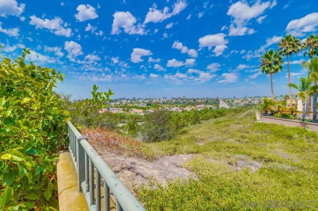 1765 Via Capri, Chula Vista CA: https://media.crmls.org/mediaz/a4a5e3b8-832e-42ea-8adf-a61d22e2ee6c.jpg