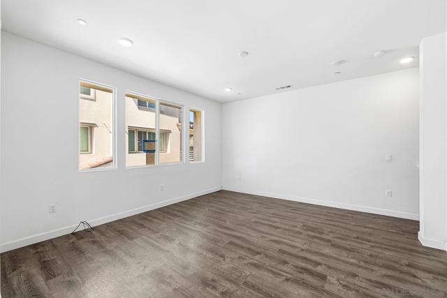 5230 Calle Rockfish, San Diego CA: https://media.crmls.org/mediaz/a4a5fd73-b387-4aae-8218-56053bc2e6cf.jpg