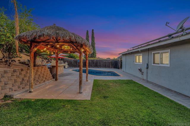 13573 Paseo Del Mar, El Cajon CA: https://media.crmls.org/mediaz/a4a61b78-5d0b-4102-80a2-dcc3f192151e.jpg
