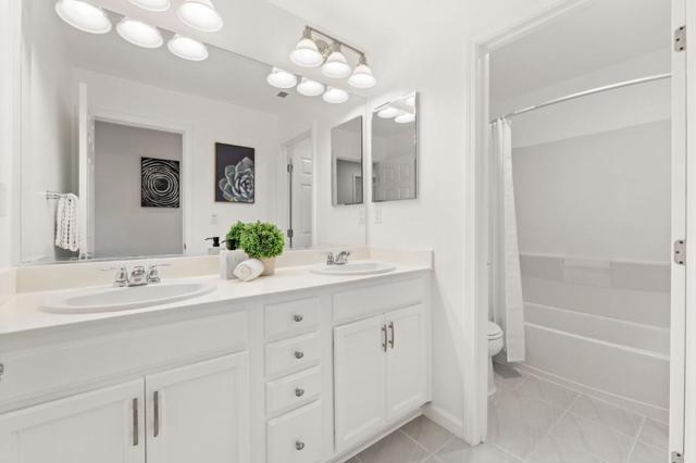 325 Toscana Way, Hayward CA: https://media.crmls.org/mediaz/a4a65c49-70eb-47b7-ab34-9bd6e0bee50e.jpg