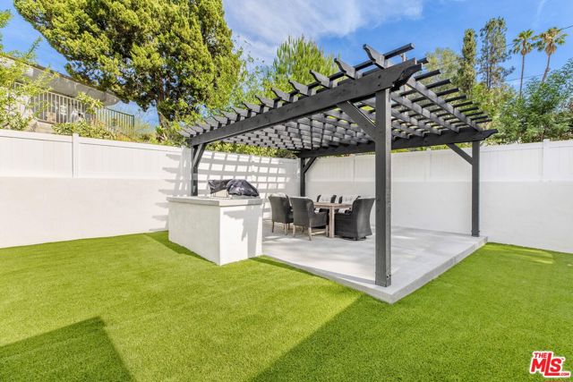5200 Del Moreno Drive, Woodland Hills CA: https://media.crmls.org/mediaz/a4a719d4-1f4e-49cf-8788-c8c567d133e9.jpg
