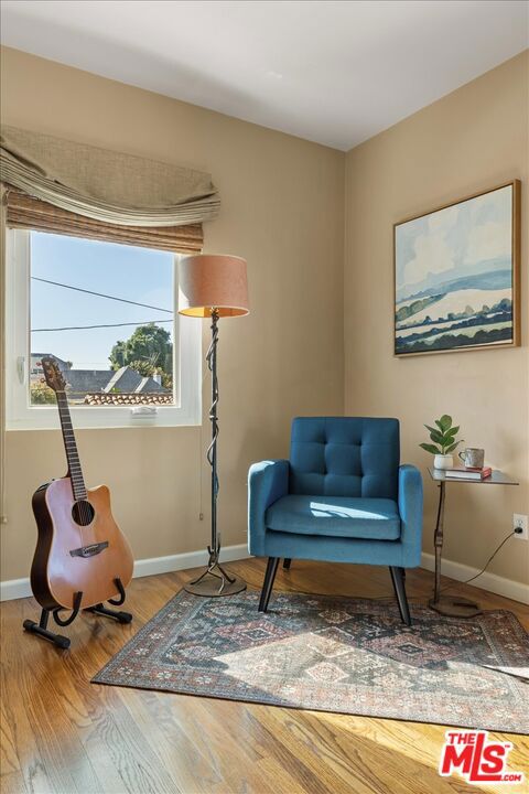 340 S Madison Way, Glendale CA: https://media.crmls.org/mediaz/a4a73ce0-9c48-4b97-99b9-1e2bab1131b3.jpg