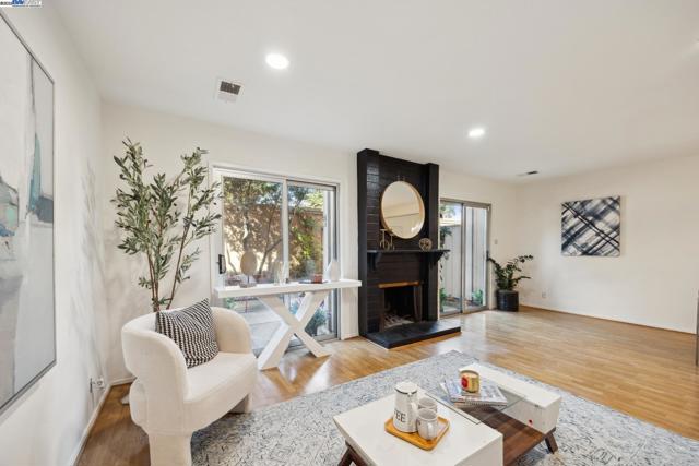 3362 Tonga Ln, Alameda CA: https://media.crmls.org/mediaz/a4a75a05-b44b-49f1-a3c5-f3e307bce0b0.jpg