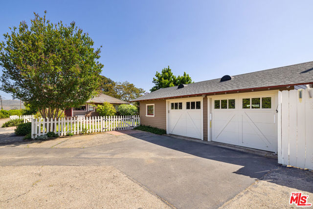 13721 W Telegraph Road, Santa Paula CA: https://media.crmls.org/mediaz/a4a7631e-7271-475d-8d62-a147ecb6c723.jpg