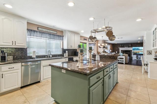 Detail Gallery Image 6 of 60 For 29950 Robbie Ln, Vista,  CA 92084 - 4 Beds | 3 Baths