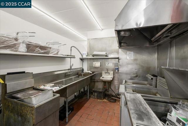 4955 Appian Way, El Sobrante CA: https://media.crmls.org/mediaz/a4a7bba0-d134-44b9-a234-900b71f8e381.jpg