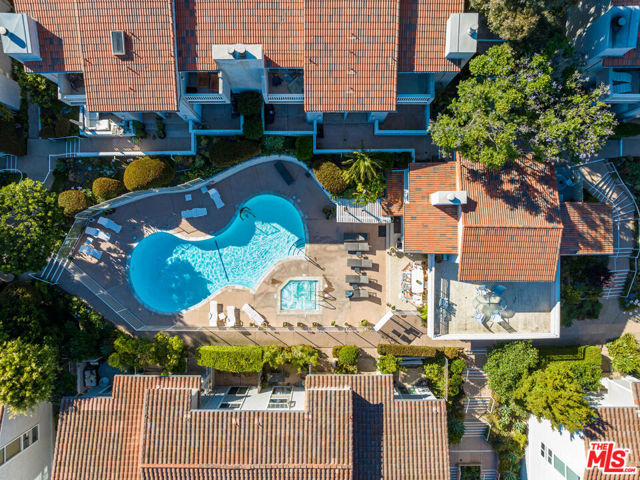 28374 Rey De Copas Lane, Malibu CA: https://media.crmls.org/mediaz/a4a84604-7e2d-463a-9fce-8652ce99efaf.jpg