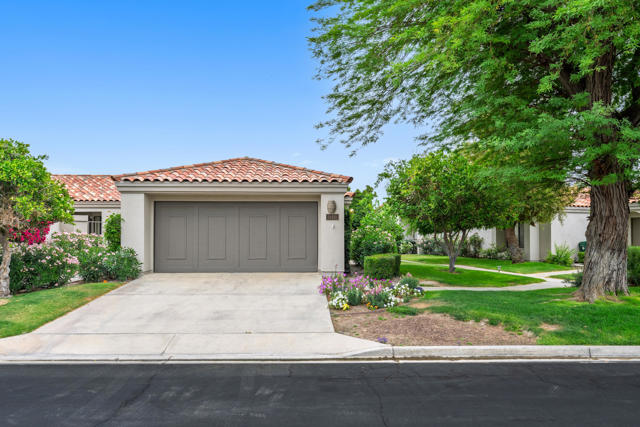 54836 Inverness Way Way, La Quinta CA: https://media.crmls.org/mediaz/a4a8e876-4369-4159-bbf5-4466e2dfe152.jpg