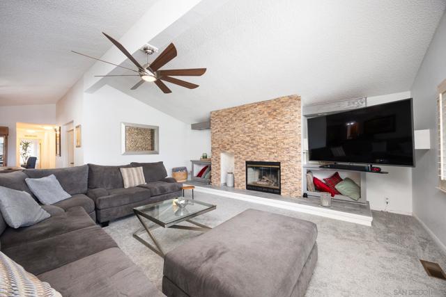 2130 Sunset Dr, Vista CA: https://media.crmls.org/mediaz/a4a95fd7-430e-4c66-ad79-283060db8fef.jpg