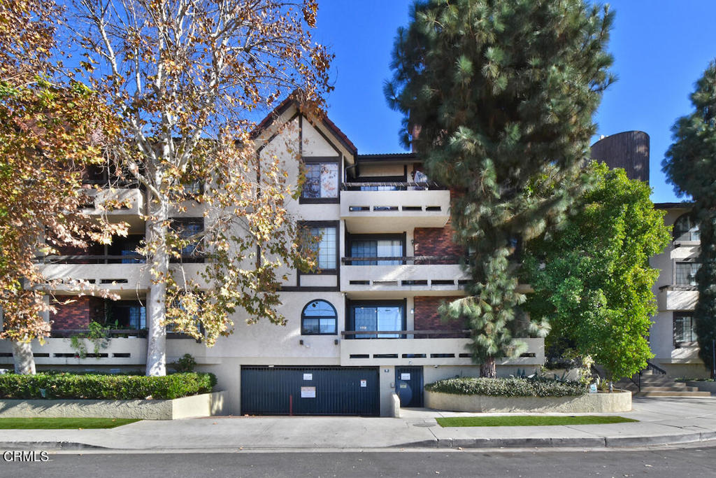 5534 Encino Avenue #101