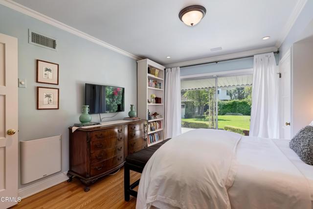 807 N Doheney Drive, Beverly Hills CA: https://media.crmls.org/mediaz/a4a9926f-cd1d-43c9-9c01-b5ba4eeea19c.jpg