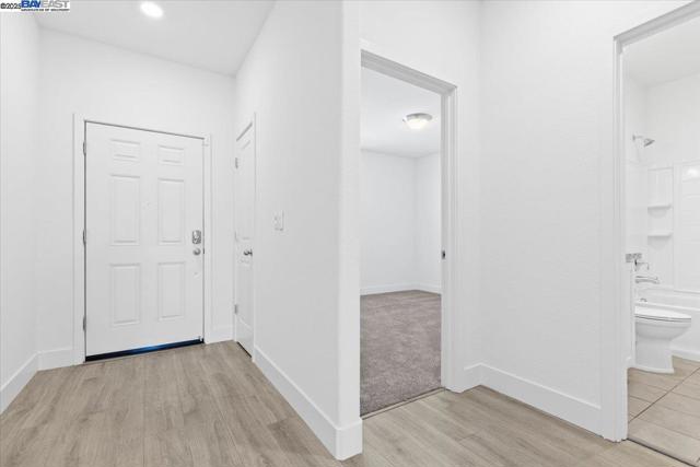 946 Osprey Dr, Lathrop CA: https://media.crmls.org/mediaz/a4a99ab5-d172-482d-a11f-a174853778a8.jpg