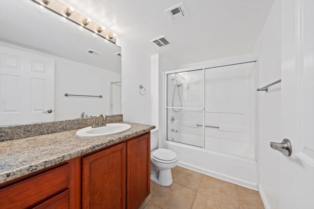 Image 20 of 35 For 43376 Cook St  220