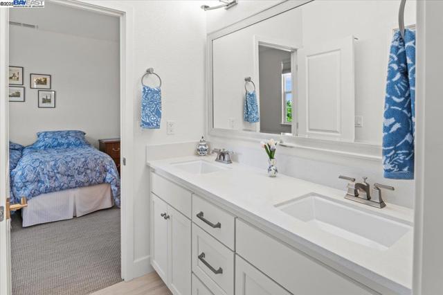 6822 Spanner Ct, Tracy CA: https://media.crmls.org/mediaz/a4aa190e-0a8f-466e-a652-3b783e921d86.jpg