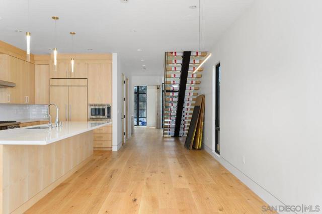 7431 Draper, La Jolla CA: https://media.crmls.org/mediaz/a4aa1d67-fa9c-4e3e-854b-d3a8a71e86ba.jpg