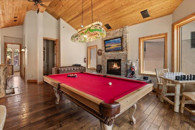 1215 Wolf Creek Court, Big Bear CA: https://media.crmls.org/mediaz/a4aac435-5199-44c6-8456-b584e4d3ea66.jpg