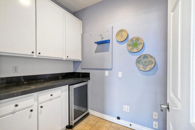 4956 Lamia Way, Oceanside CA: https://media.crmls.org/mediaz/a4ab43ee-a7f5-451f-a071-e56e8861e74c.jpg