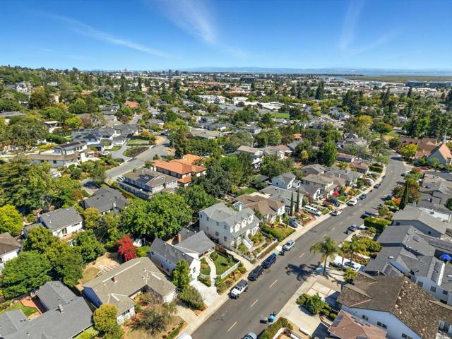 1968 Arroyo Avenue, San Carlos CA: https://media.crmls.org/mediaz/a4abafd7-ab99-4675-88f1-4cd96590cdc8.jpg