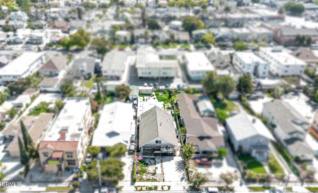 https://media.crmls.org/mediaz/a4ac1870-dfb4-4e01-8a8e-26aaa56ef053.jpg?preset=X-Large