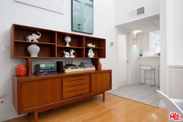 943 12th Street, Santa Monica CA: https://media.crmls.org/mediaz/a4ade5b4-604e-4d1d-98a6-232e53863565.jpg