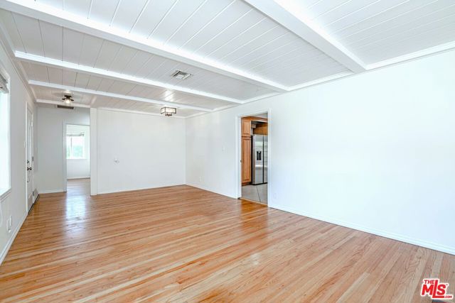 5353 Don Pio Drive, Woodland Hills CA: https://media.crmls.org/mediaz/a4adf270-7ac9-4c20-9f1d-7bfee89885b9.jpg