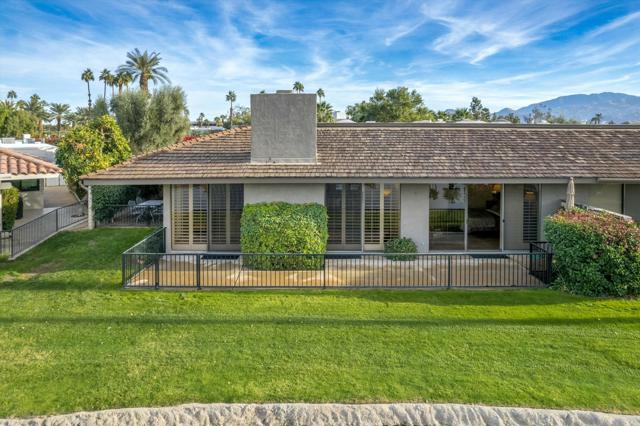 10 Colgate Drive, Rancho Mirage CA: https://media.crmls.org/mediaz/a4ae9765-d8a1-412c-98b1-64e5de81dcce.jpg