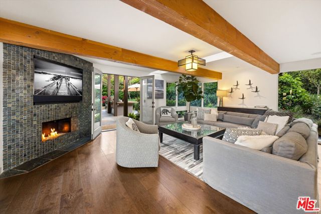 655 Oak Springs Lane, Santa Barbara CA: https://media.crmls.org/mediaz/a4aead12-835a-4bfe-9ddc-7416e6ed2b22.jpg