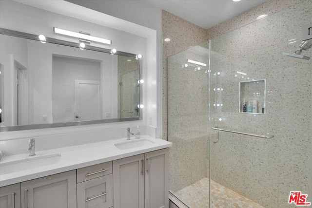 2927 Exposition Place, Los Angeles CA: https://media.crmls.org/mediaz/a4aebefa-7b00-4569-ab1e-aedcecbdca41.jpg