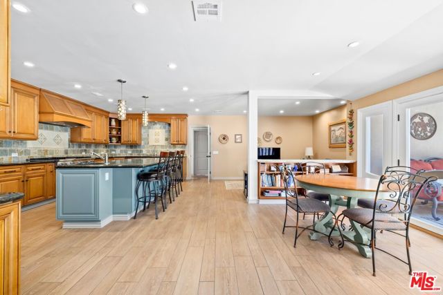 16241 W Meadow Ridge Way, Encino CA: https://media.crmls.org/mediaz/a4aec601-bcea-40b5-8ca8-8fdf1290077a.jpg