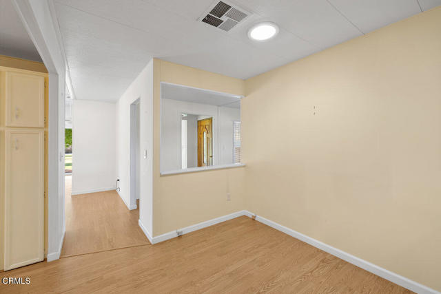 232 Talud Terrace Terrace, Camarillo CA: https://media.crmls.org/mediaz/a4aed23b-2011-480b-a68f-deee0e91b186.jpg