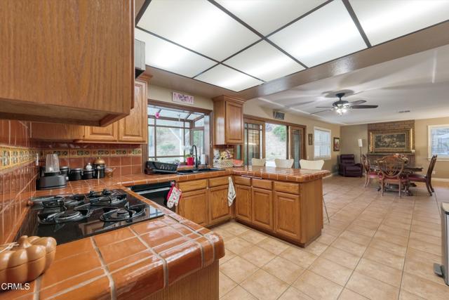Detail Gallery Image 12 of 70 For 652 Stonebrook St, Simi Valley,  CA 93065 - 4 Beds | 2/1 Baths