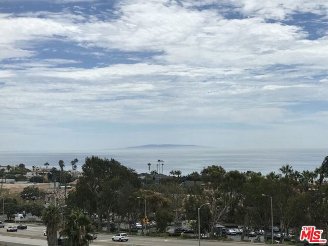 23901 Civic Center Way, Malibu CA: https://media.crmls.org/mediaz/a4af37b2-5335-4392-b2ec-a6c7a1657c35.jpg