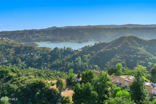 2457 Angelo Drive, Los Angeles CA: https://media.crmls.org/mediaz/a4af4439-f50d-4869-a2b9-c418d4261d50.jpg