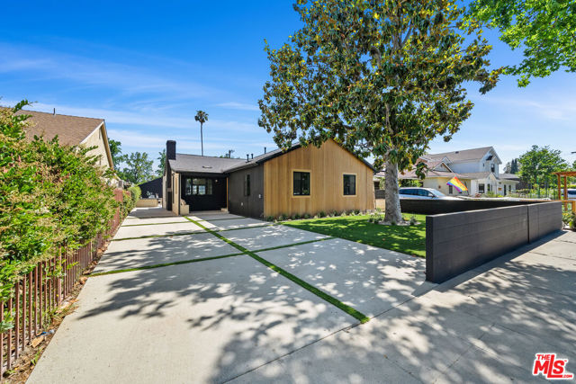 14742 Weddington Street, Sherman Oaks CA: https://media.crmls.org/mediaz/a4af7857-9439-49aa-a423-affd3d30a5c8.jpg
