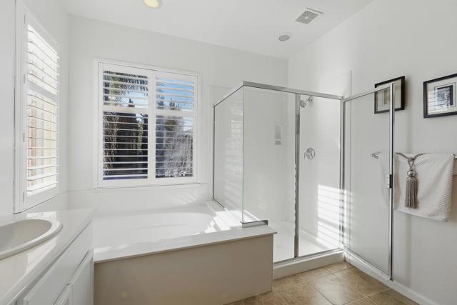 2342 Winchester Loop, Discovery Bay CA: https://media.crmls.org/mediaz/a4af9d50-851a-4726-a36d-29a05f057012.jpg